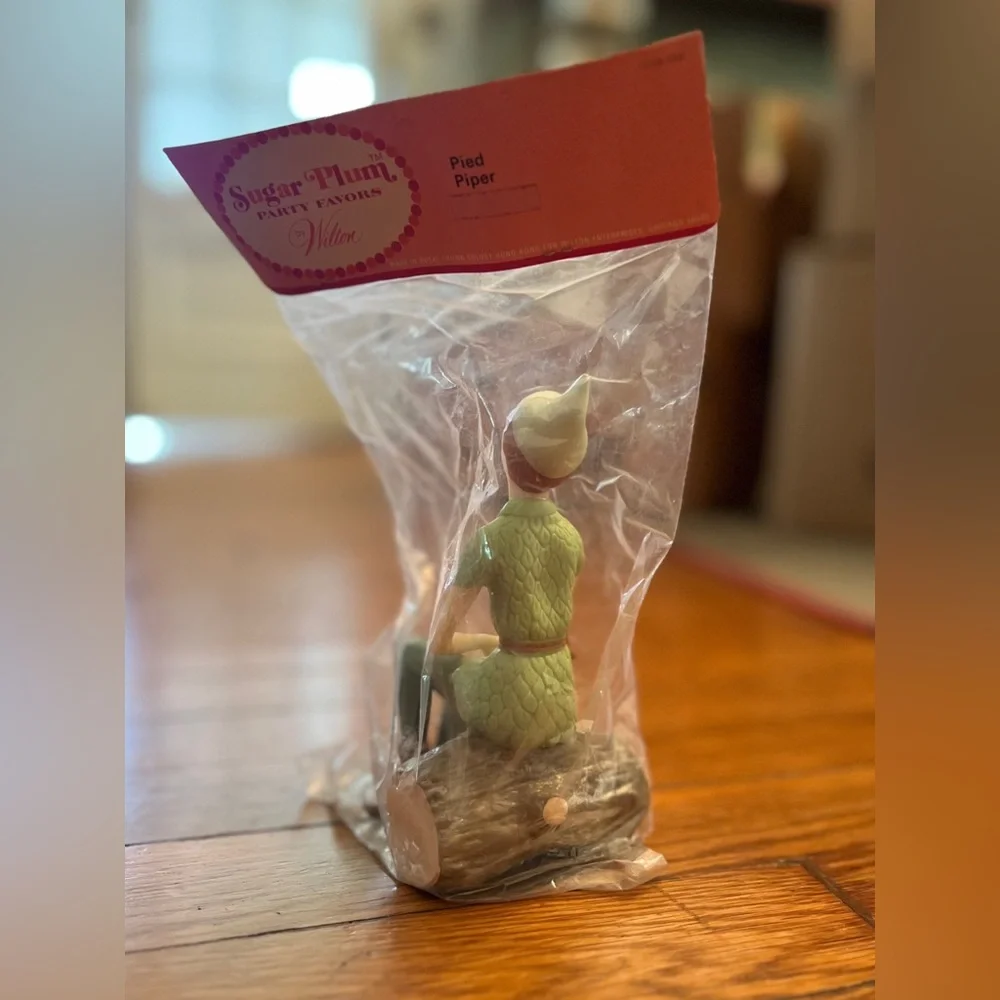 Vintage Wilton Sugar Plum Party Favors Cake Topper - Pied Piper